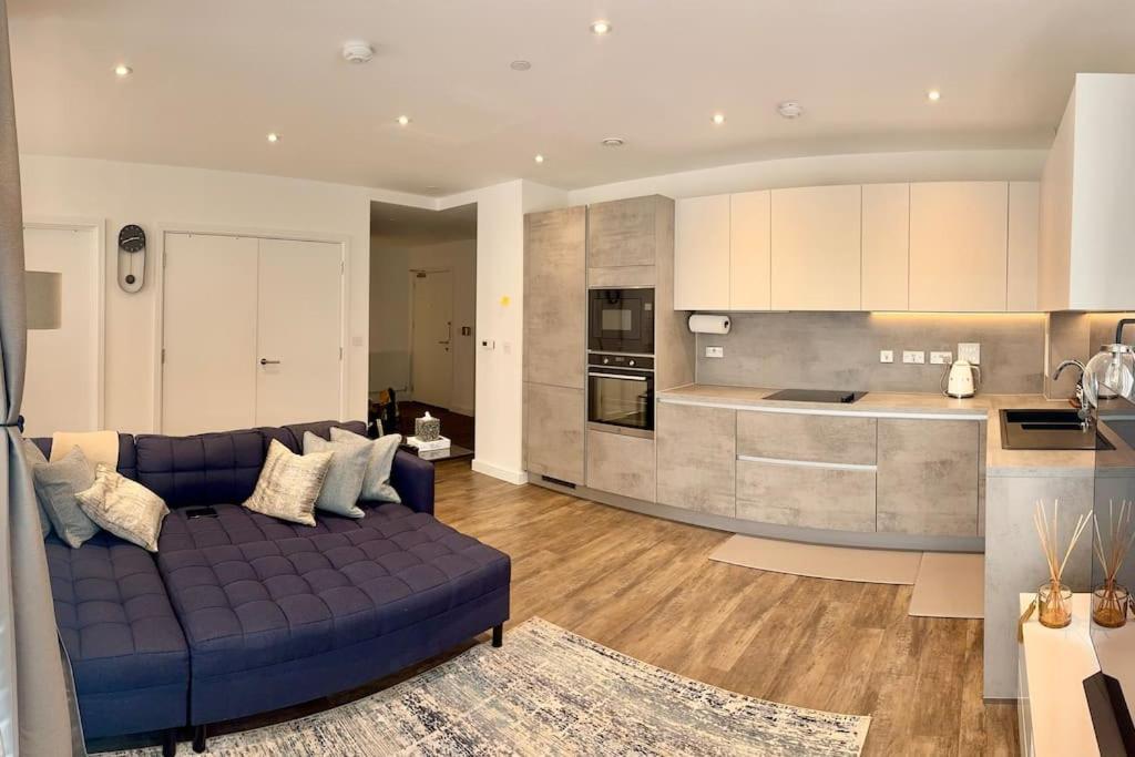 A Stylish Two Bedroom Modern Apartment With Parking Barking  Exteriér fotografie