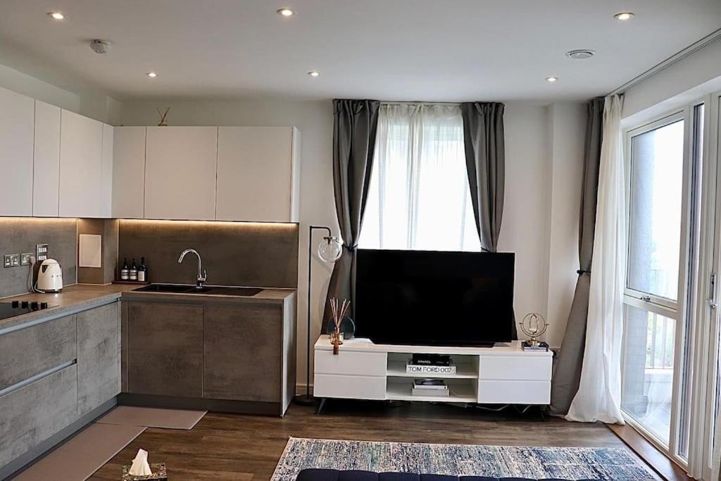 A Stylish Two Bedroom Modern Apartment With Parking Barking  Exteriér fotografie