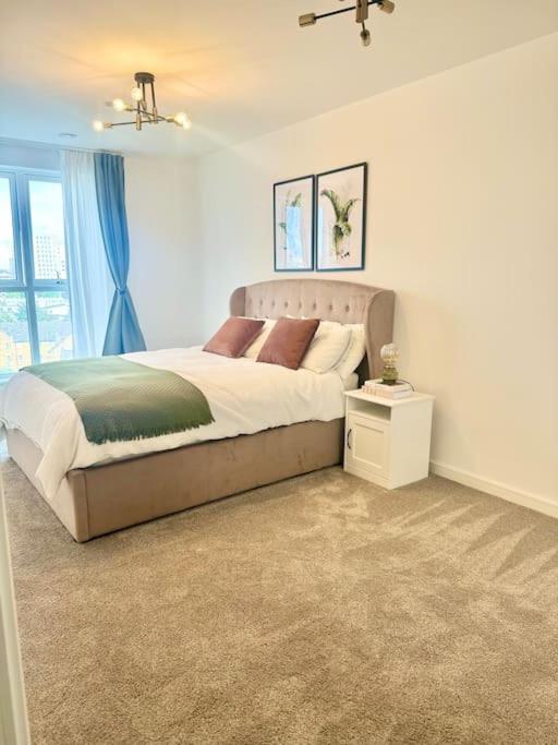 A Stylish Two Bedroom Modern Apartment With Parking Barking  Exteriér fotografie